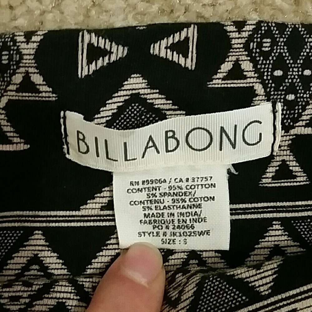 🦚NWOT Aztec Print Mini Skirt - Picture 3 of 3